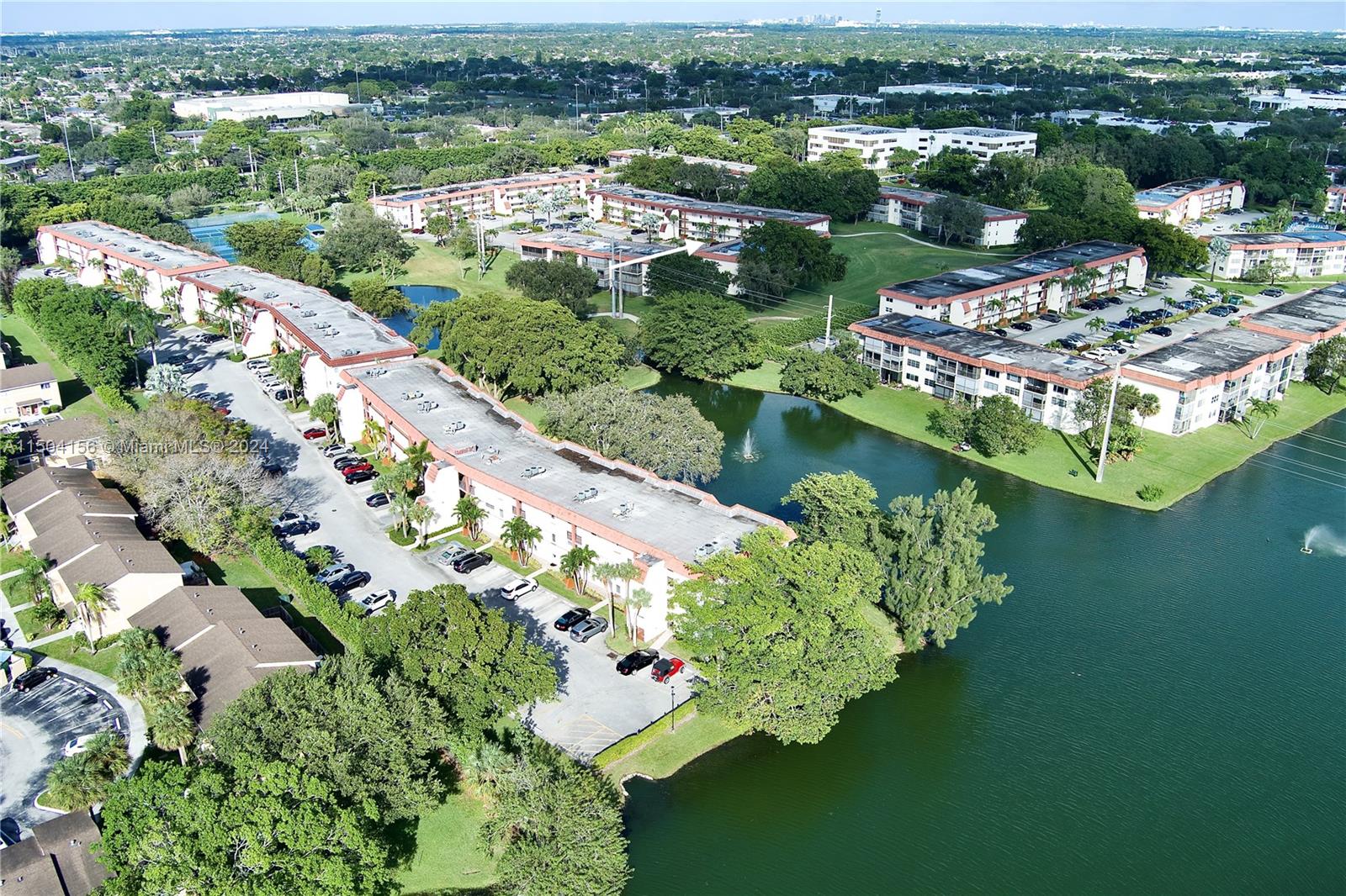 HOLLYBROOK GOLF AND - Residential