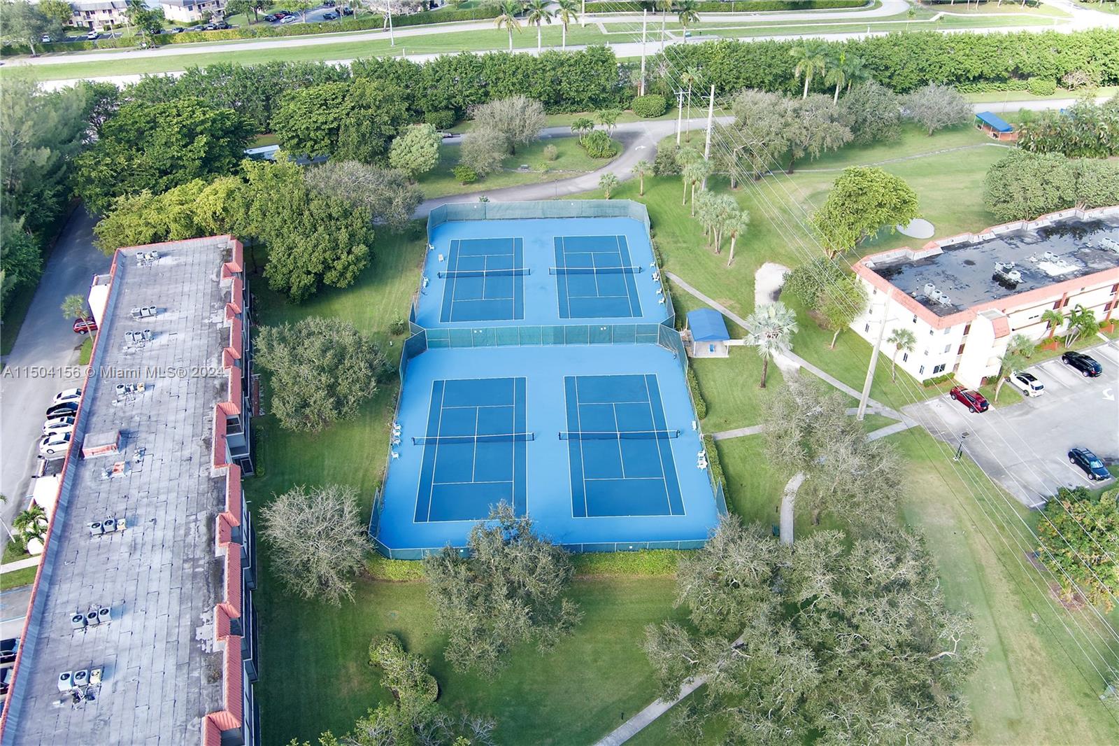HOLLYBROOK GOLF AND - Residential