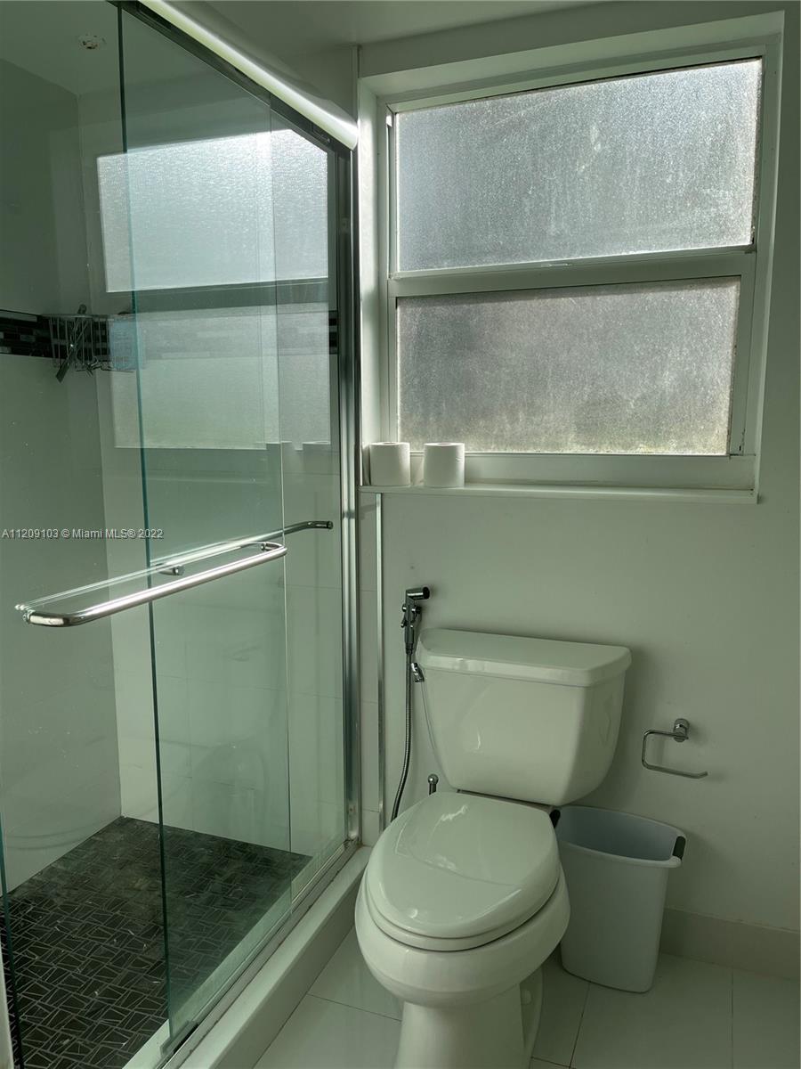 PALM-AIRE C C APTS 68 CON - Residential Lease