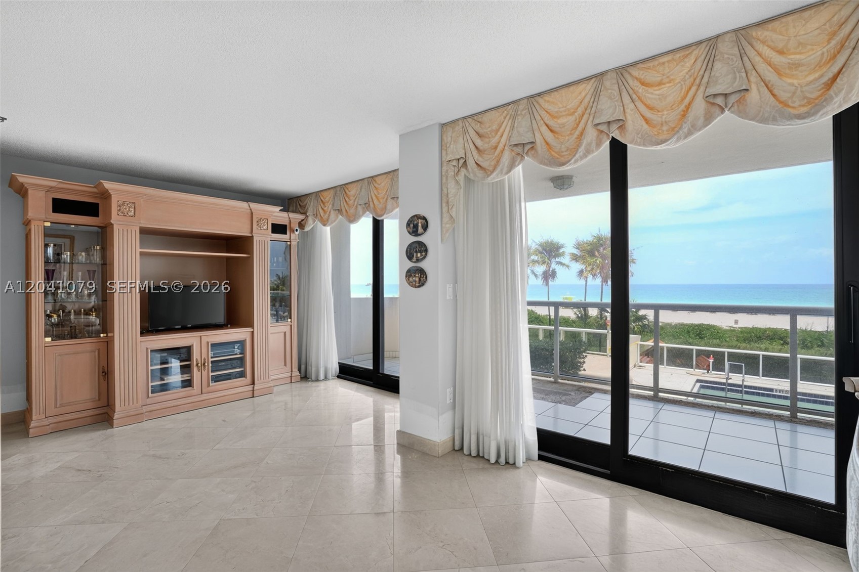 LEXCELLENCE CONDO - Residential