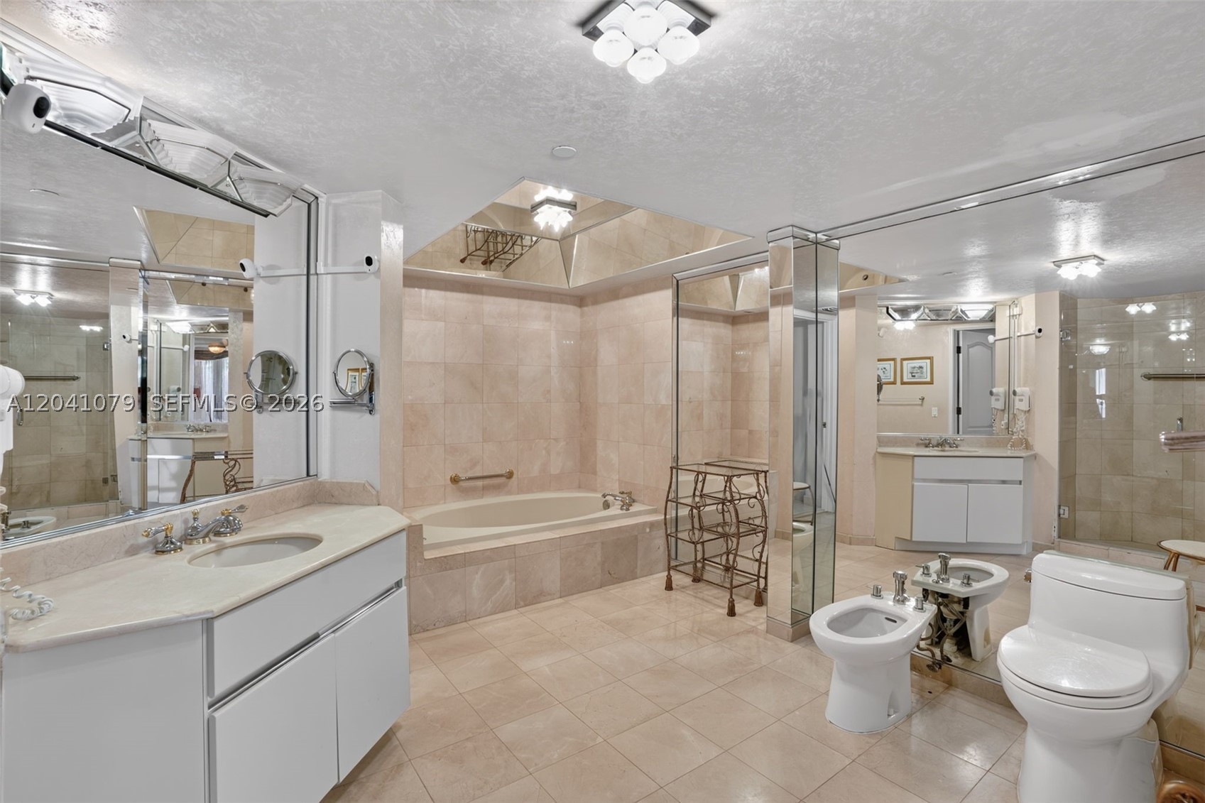 LEXCELLENCE CONDO - Residential