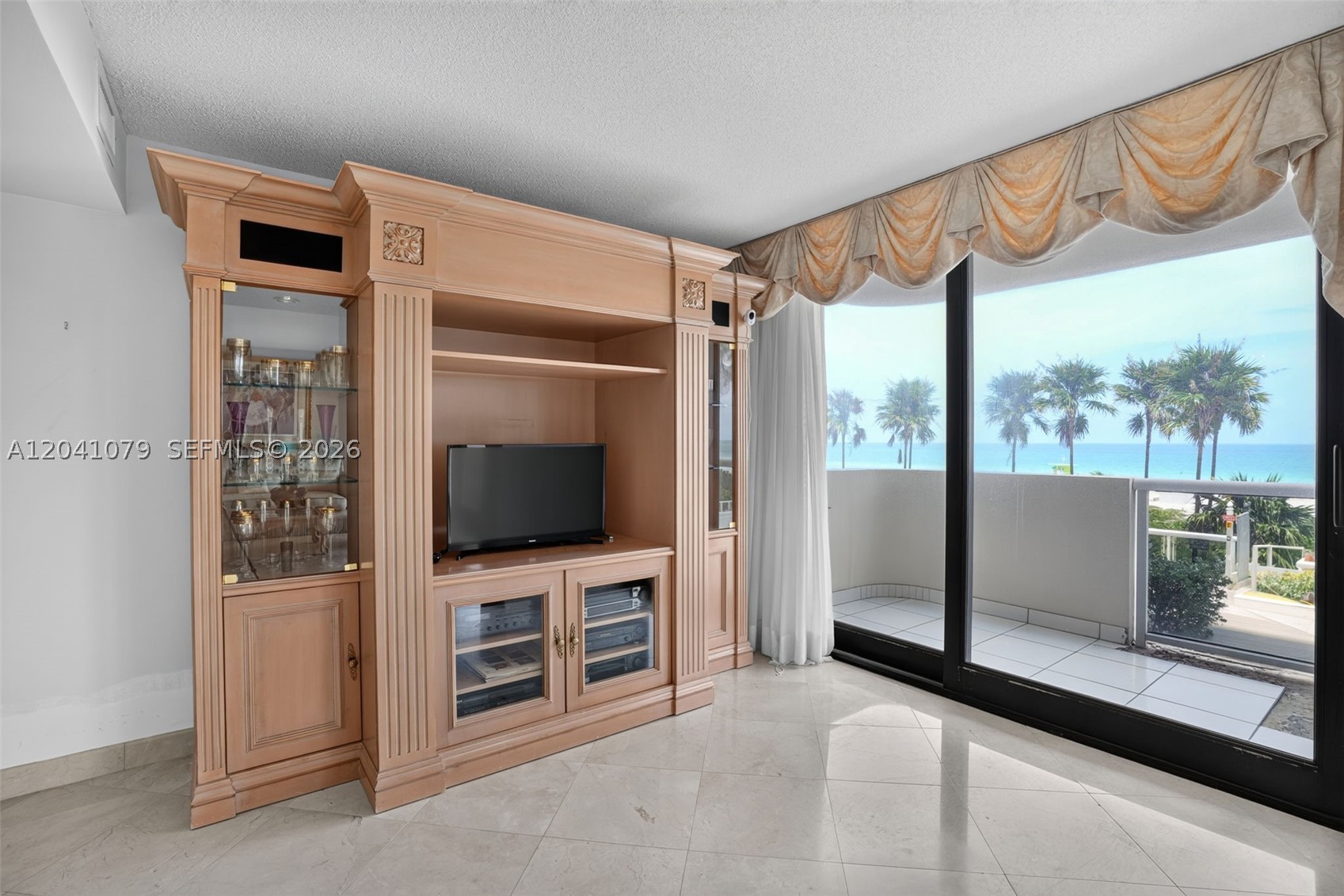 LEXCELLENCE CONDO - Residential