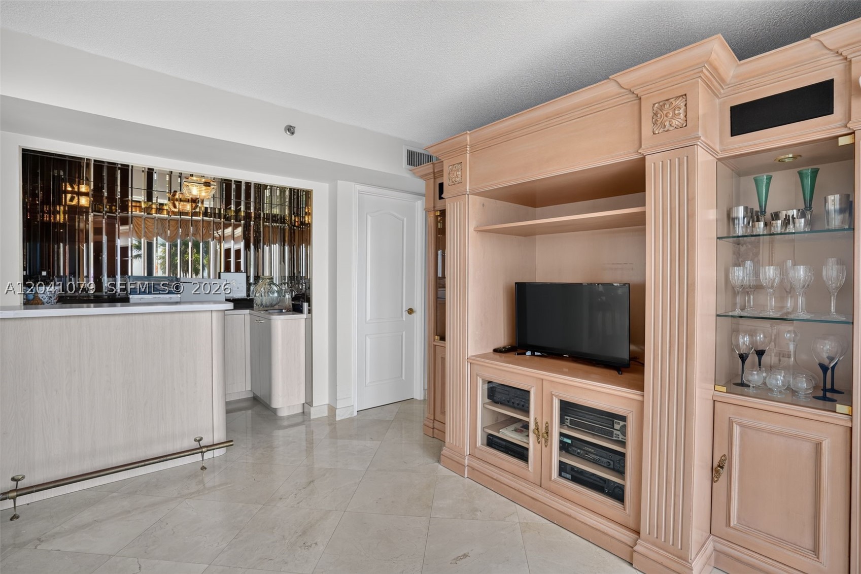 LEXCELLENCE CONDO - Residential