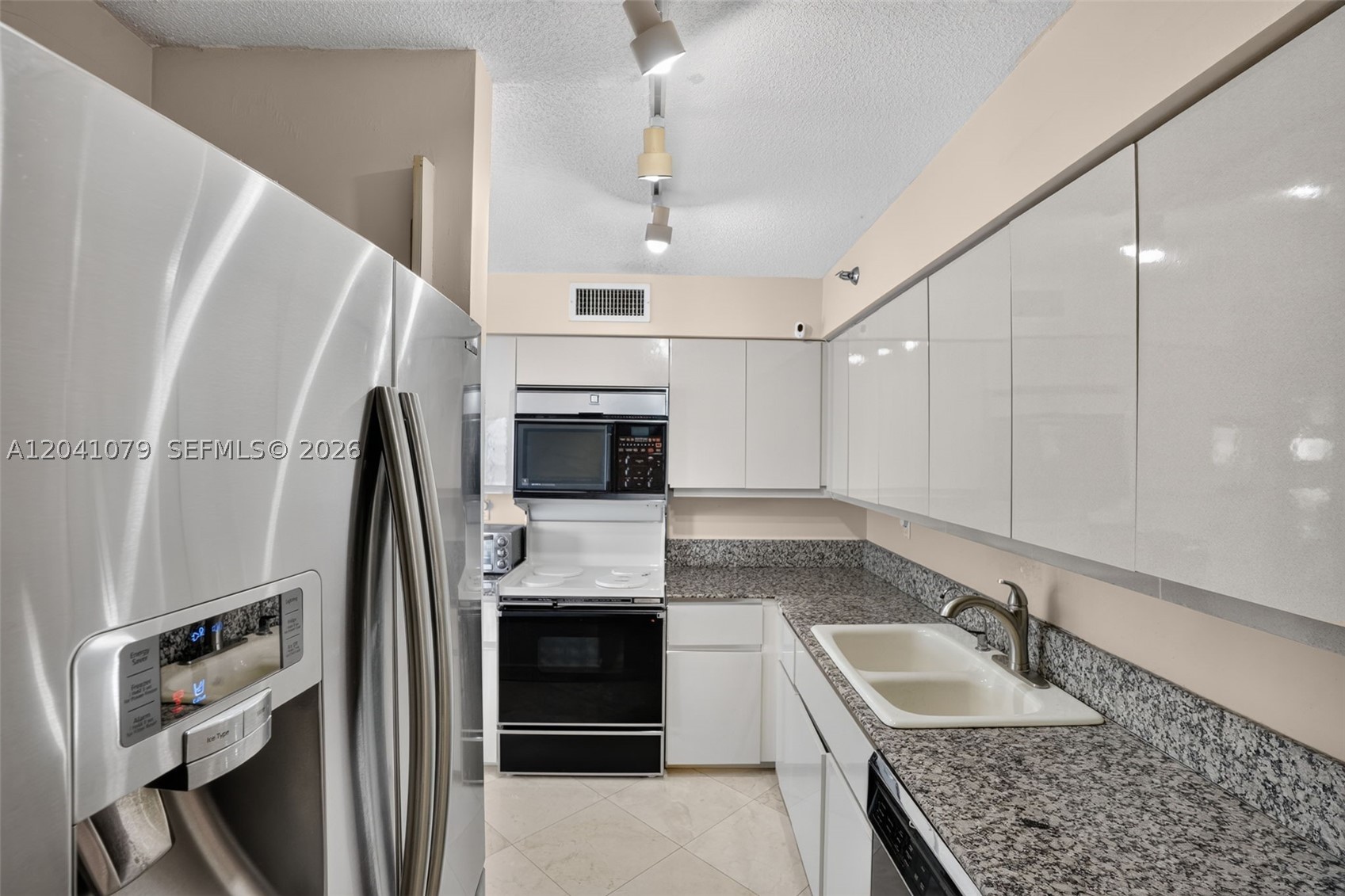 LEXCELLENCE CONDO - Residential