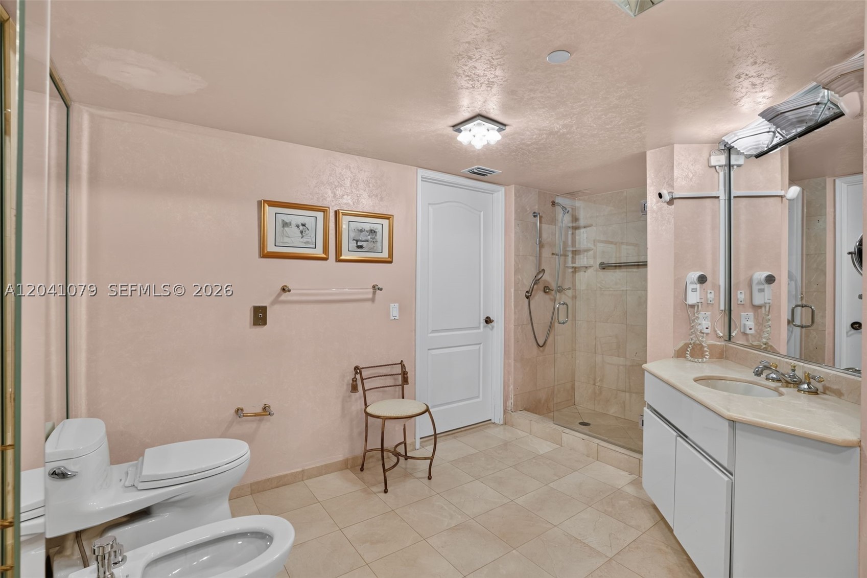 LEXCELLENCE CONDO - Residential