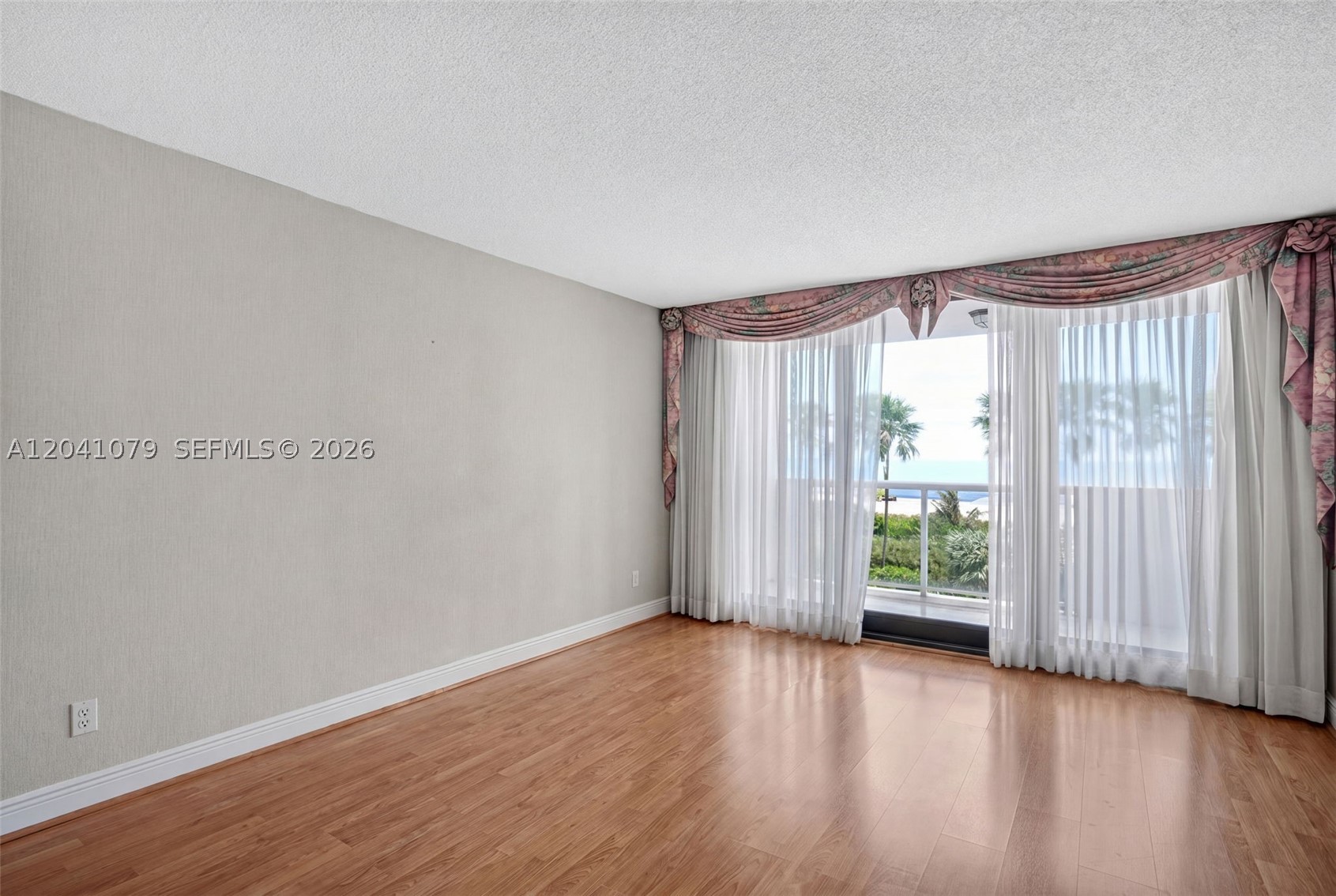 LEXCELLENCE CONDO - Residential