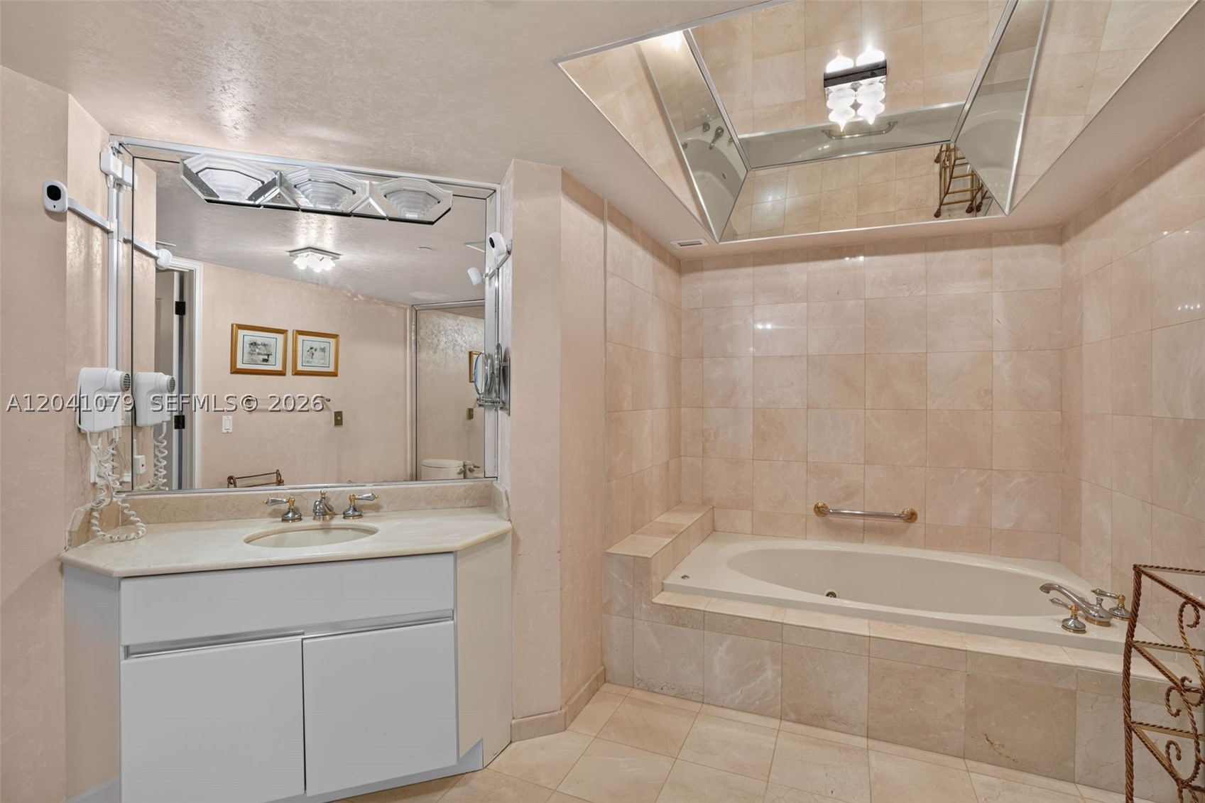 LEXCELLENCE CONDO - Residential
