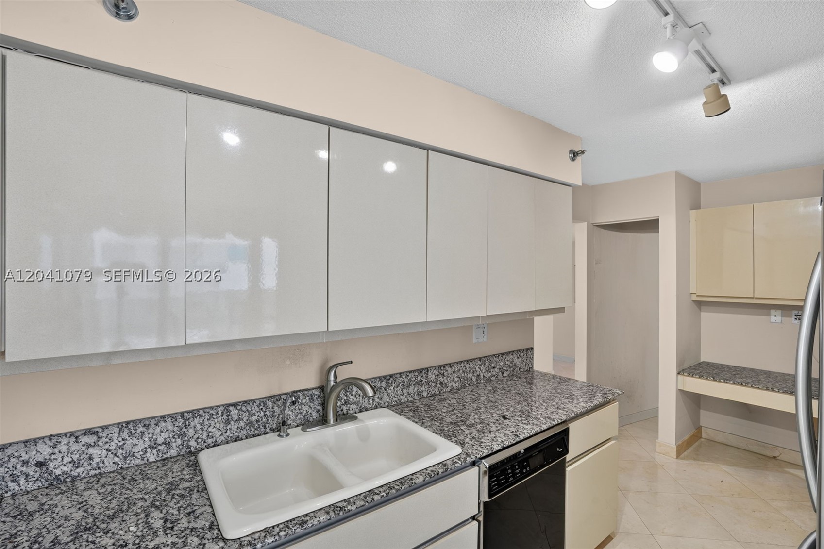 LEXCELLENCE CONDO - Residential