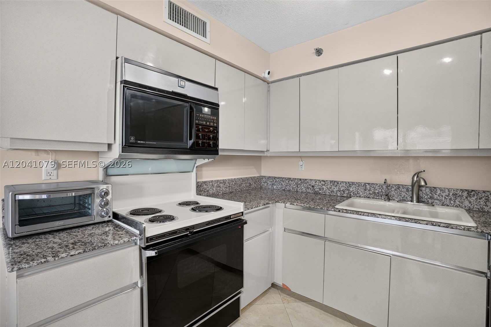 LEXCELLENCE CONDO - Residential
