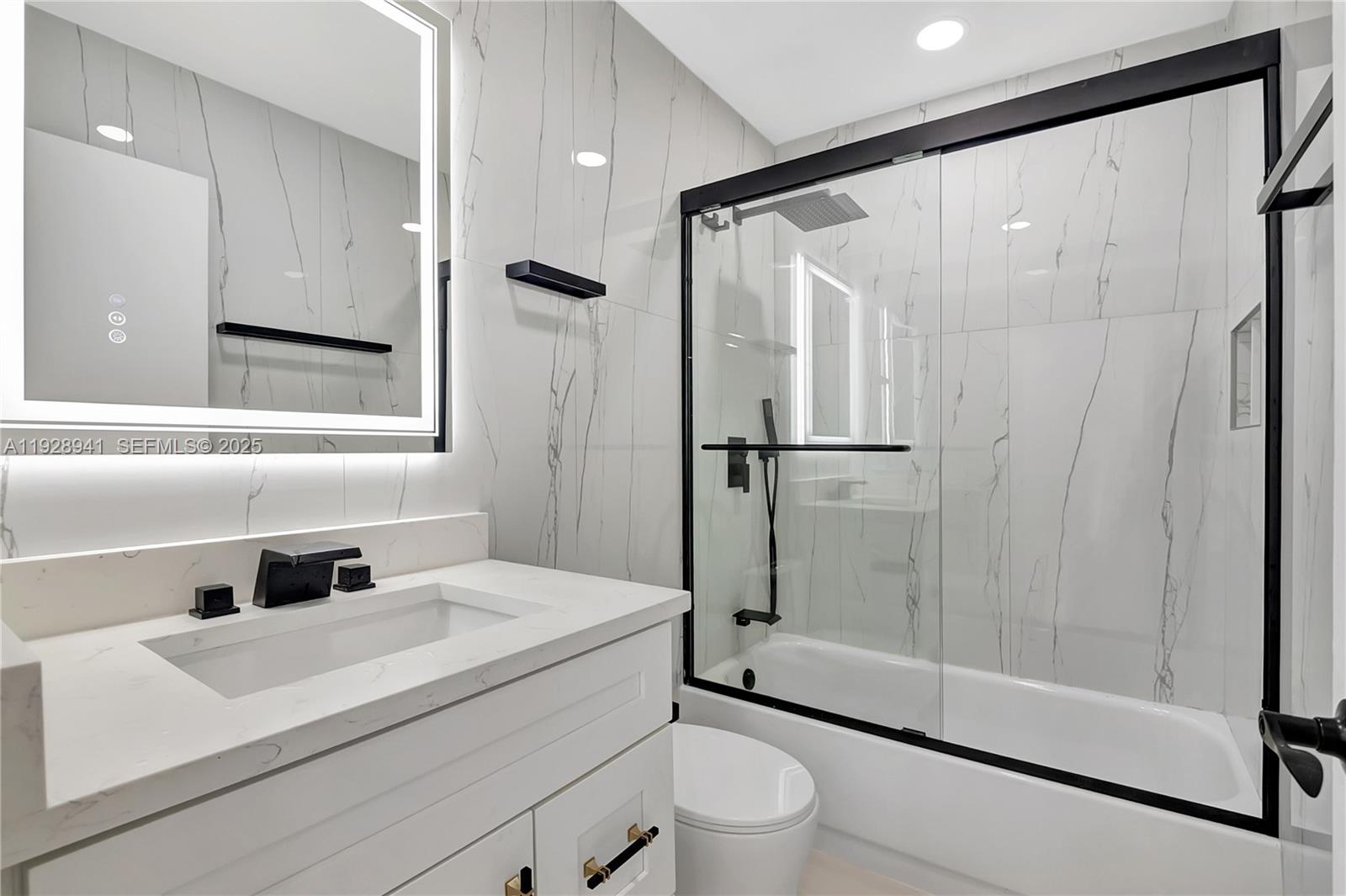 KINGS POINT NORMANDY COND - Residential Lease