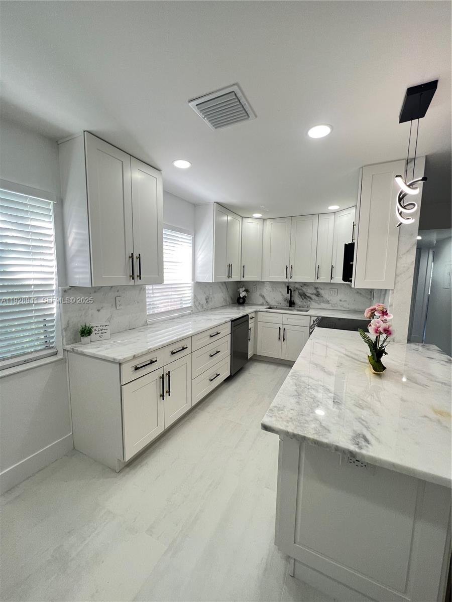 KINGS POINT NORMANDY COND - Residential Lease