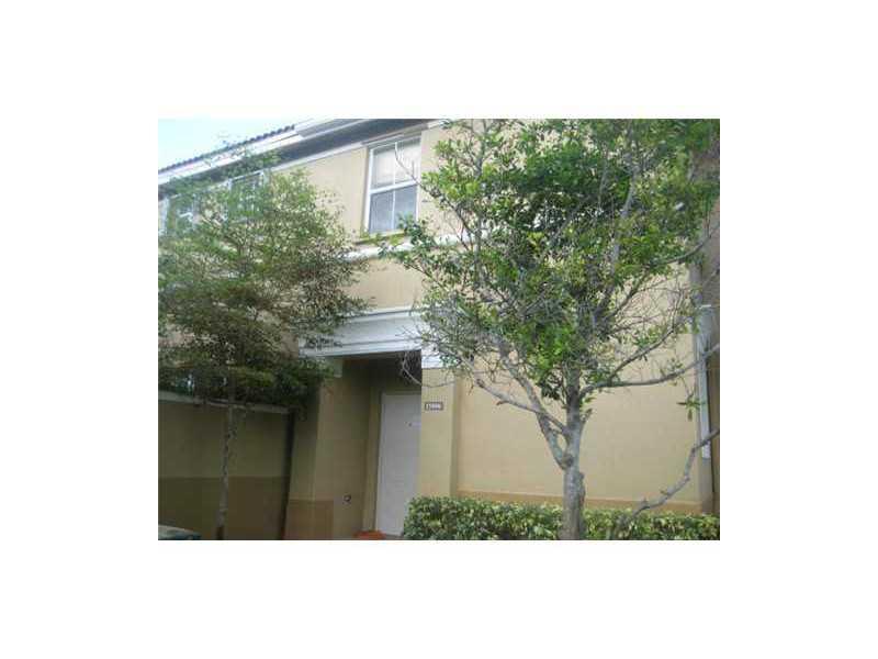 SPACIOUS 4 BED 3 BATH 2 STORY TOWNHOUSE IN VILLAS AT NAUTICA, COMPLETELY REMODELED, CORNER LOT, NEWER KITCHEN CABINETS STAINLESS STEEL APPLIANCES GRANITE COUNTER COUNTER TOP, 4th BEDROOM/DEN AND FULL BATH DOWNSTAIRS, GREAT LOCATION, CLOSE TO SCHOOL, SHOPP ING AND I-75, YEARLY LEASE, NO PETS PLEASE