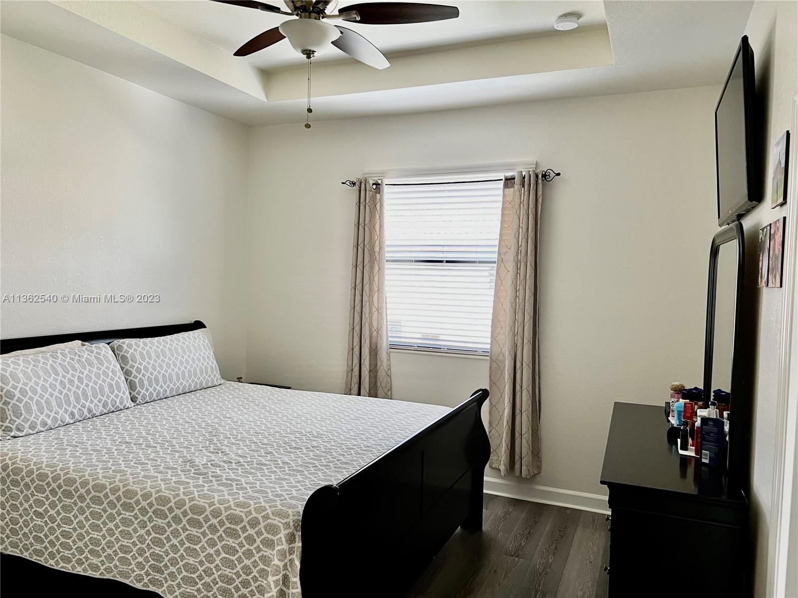 BAYWINDS OF GALAPAGOS FIR - Residential