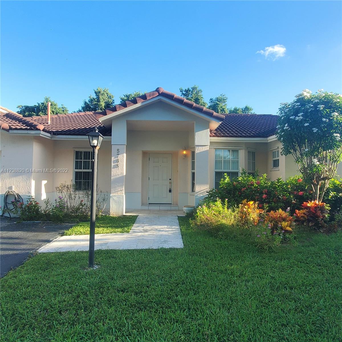 PATIO HOMES OF DORAL PINE - Residential