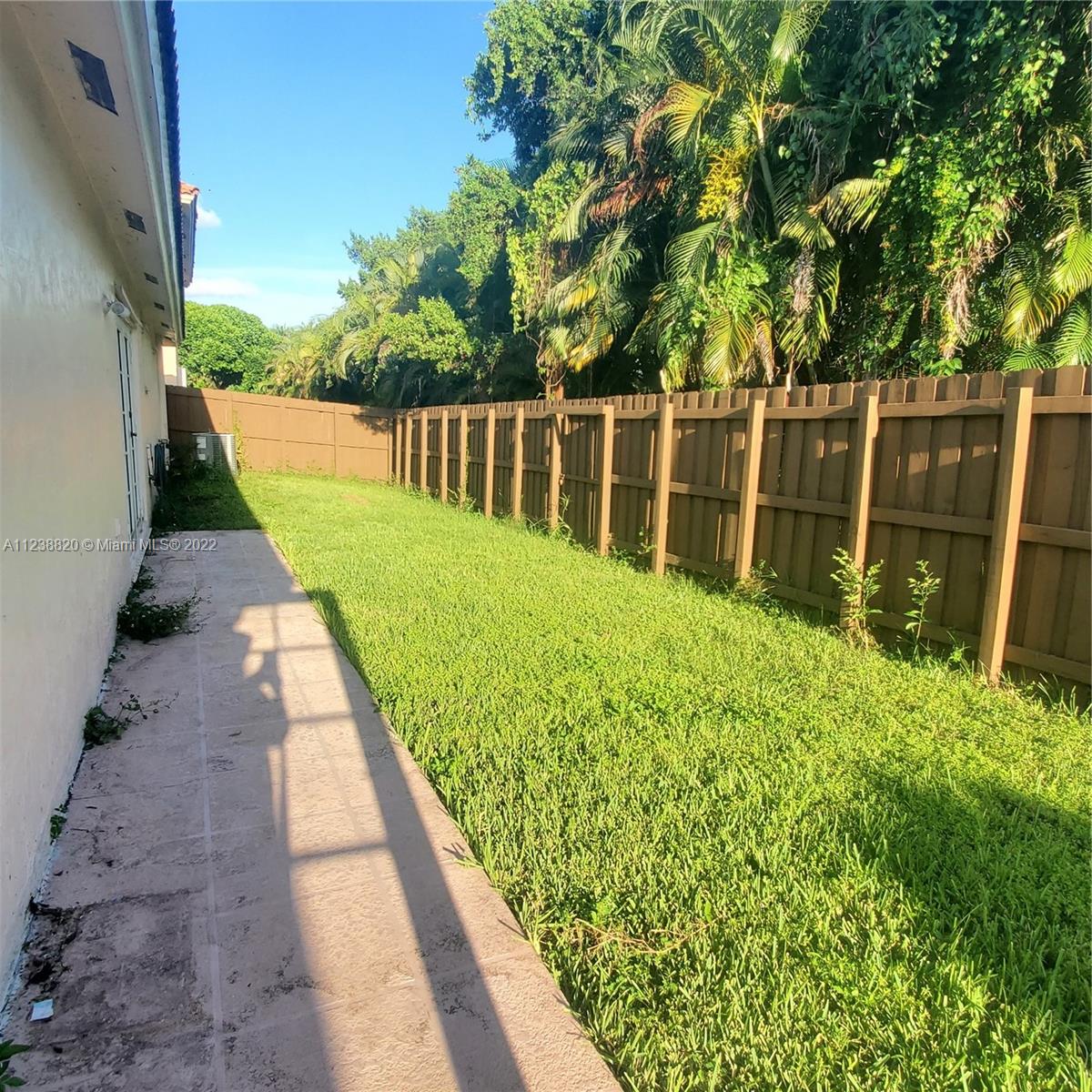 PATIO HOMES OF DORAL PINE - Residential