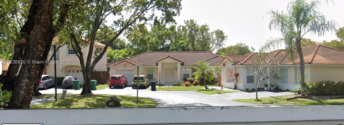 PATIO HOMES OF DORAL PINE - Residential