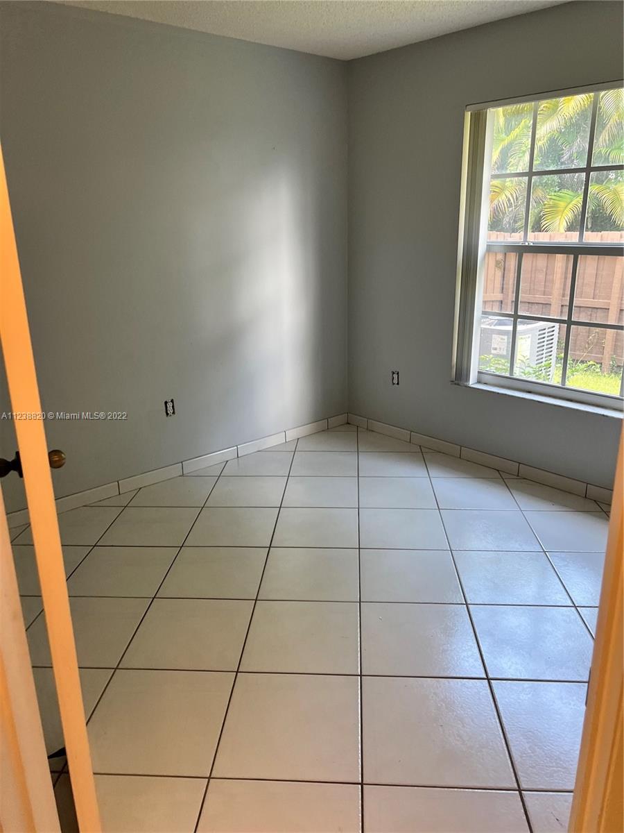 PATIO HOMES OF DORAL PINE - Residential
