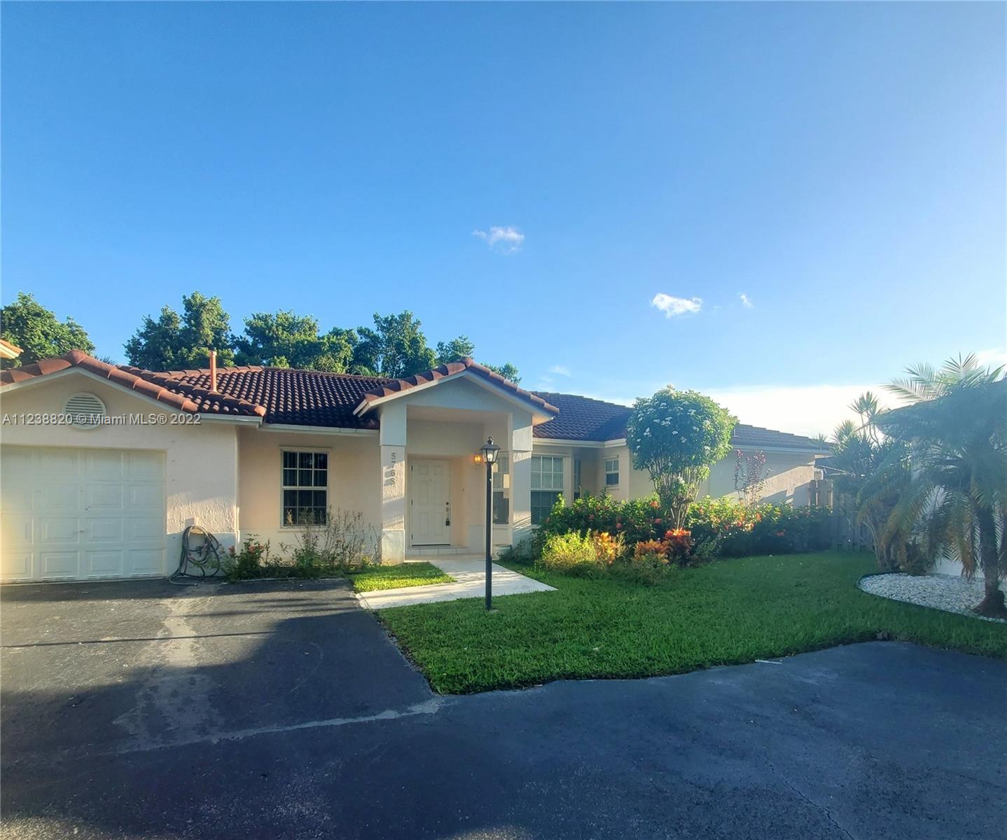 PATIO HOMES OF DORAL PINE - Residential