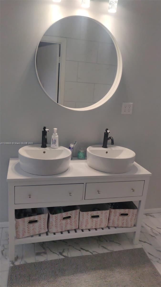 PATIO HOMES OF DORAL PINE - Residential