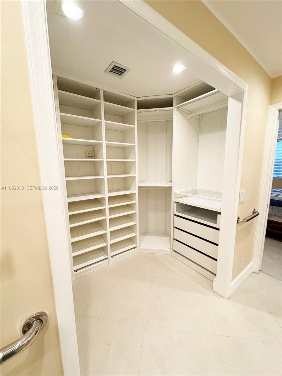 PALM-AIRE OAKS COURSE EST - Residential