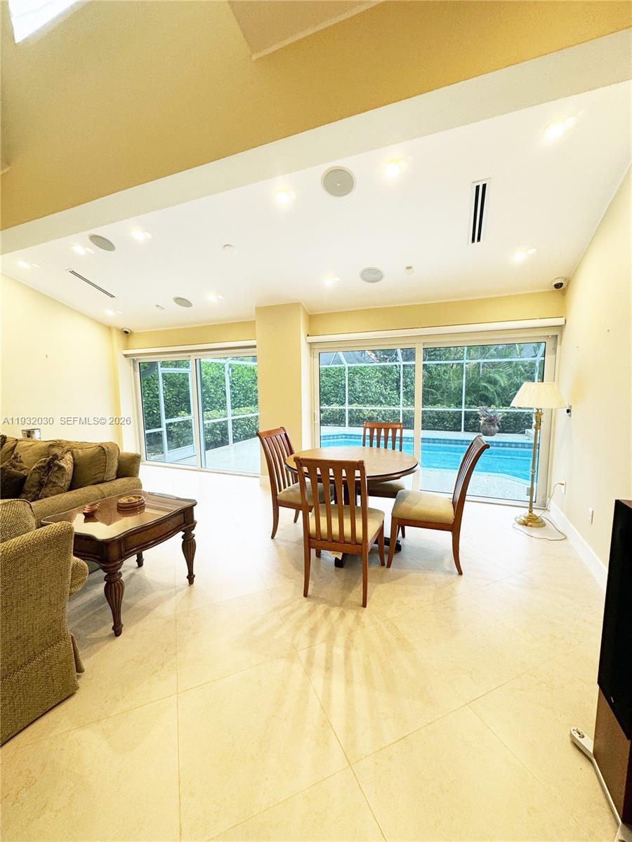 PALM-AIRE OAKS COURSE EST - Residential