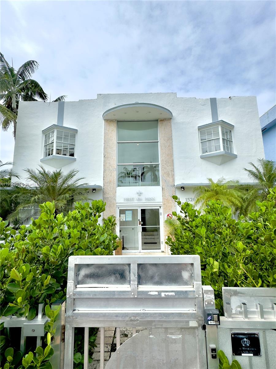 Part of the FIRST BOUTIQUE RESIDENCE COLLECTION "First on Penn" is a marvelous Art Deco 2 stories building composed by 20 boutique apartments which have been totally renovated & furnished providing a combination of art, sophistication and comfort. This 1/1 front corner unit with plenty of natural light & features beautiful finishes w/marble flooring and beautiful furnitures. Perfect location, Walking distance to the famous Lincoln Road, all amenities, restaurants, beach and more.