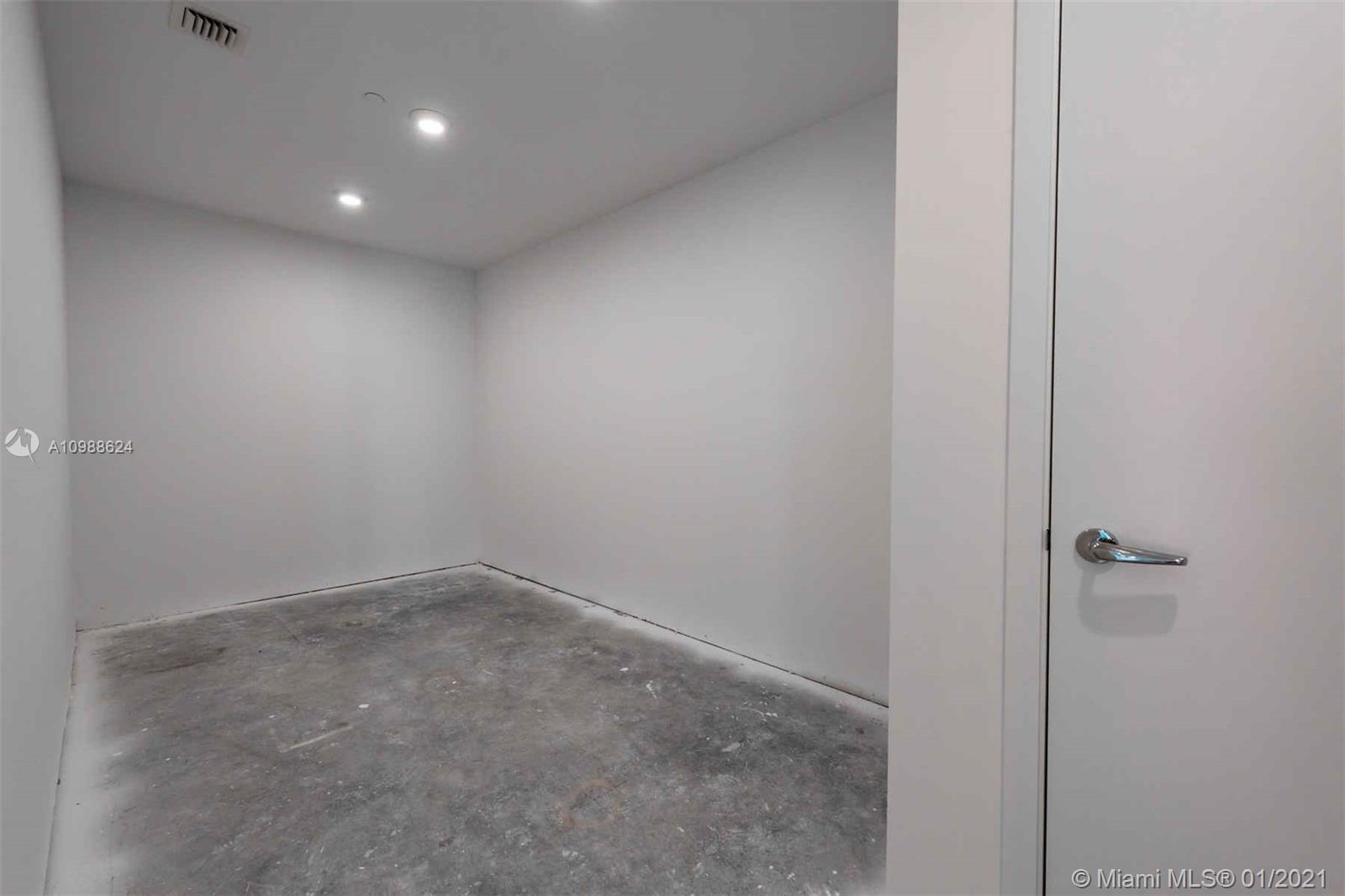 JADE SIGNATURE CONDO - Residential