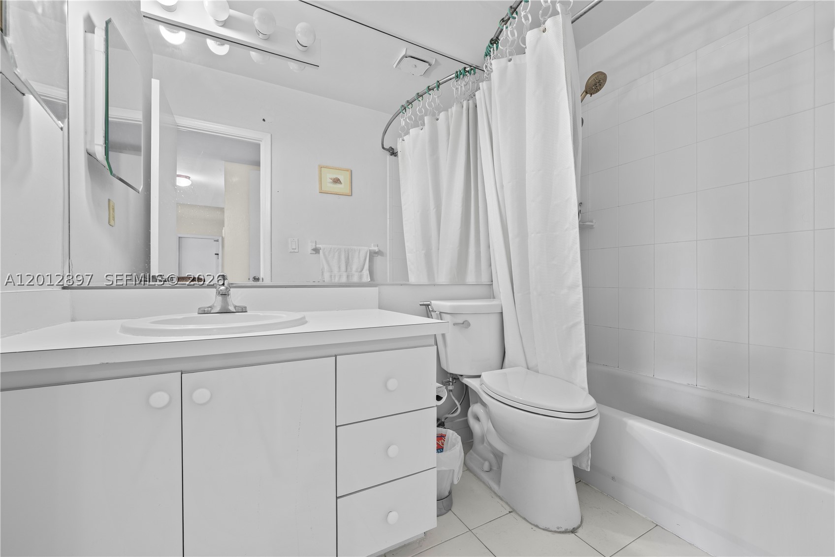 LAKEWOOD VILLAS CONDO - Residential