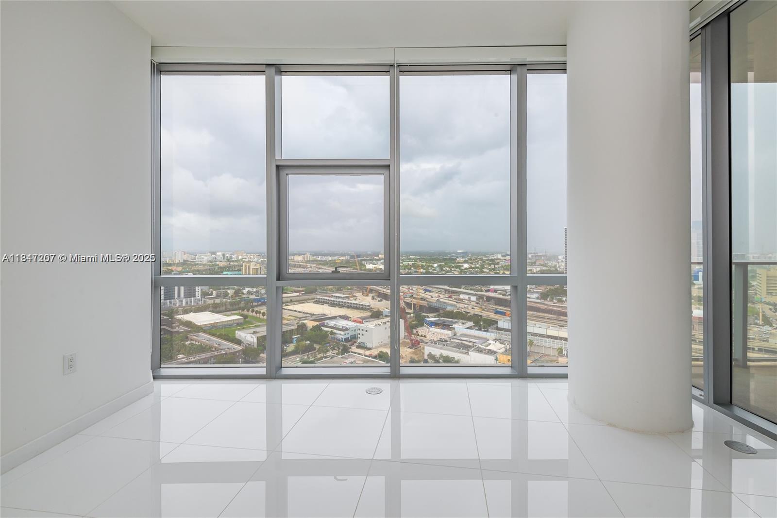 PARAMOUNT MIAMI WORLDCENT - Residential