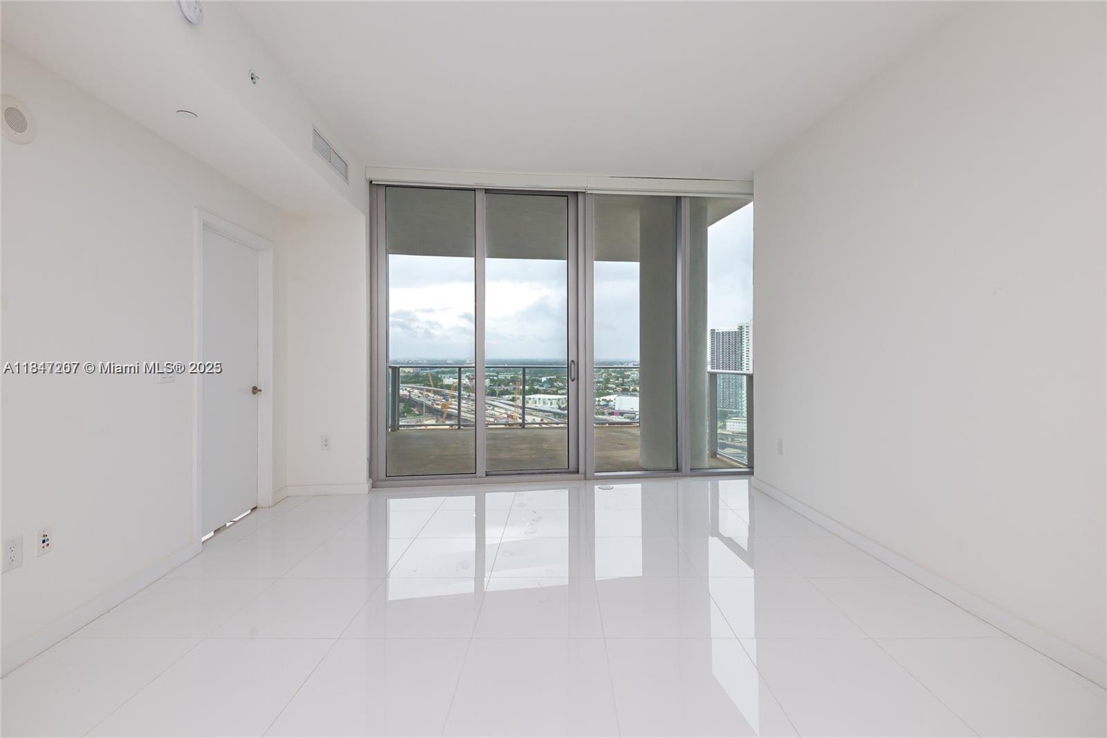 PARAMOUNT MIAMI WORLDCENT - Residential