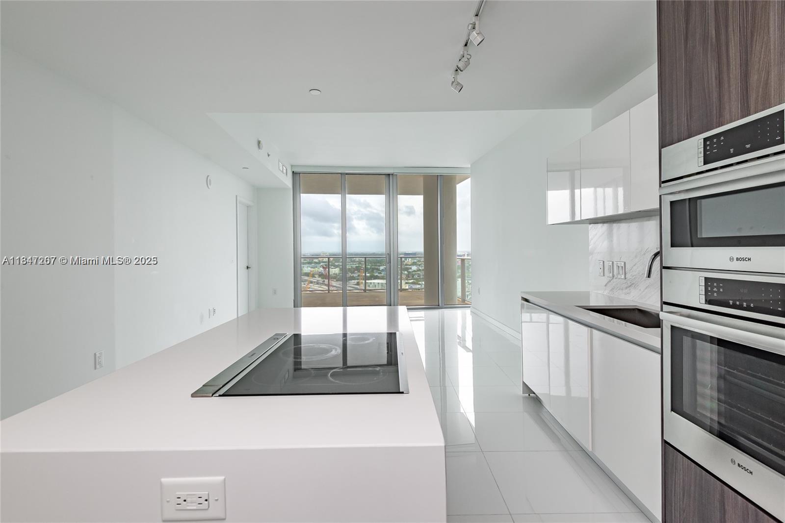 PARAMOUNT MIAMI WORLDCENT - Residential