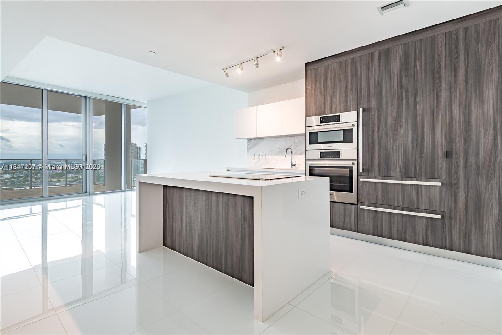 PARAMOUNT MIAMI WORLDCENT - Residential
