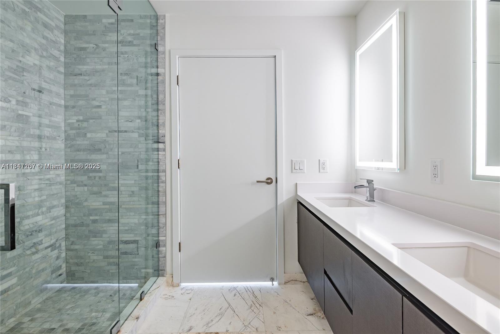 PARAMOUNT MIAMI WORLDCENT - Residential