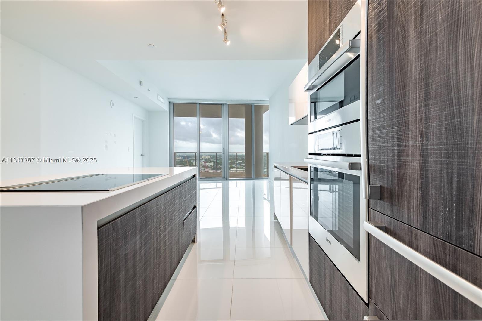 PARAMOUNT MIAMI WORLDCENT - Residential