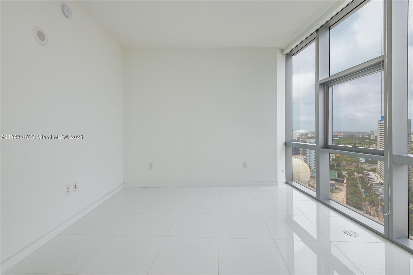 PARAMOUNT MIAMI WORLDCENT - Residential