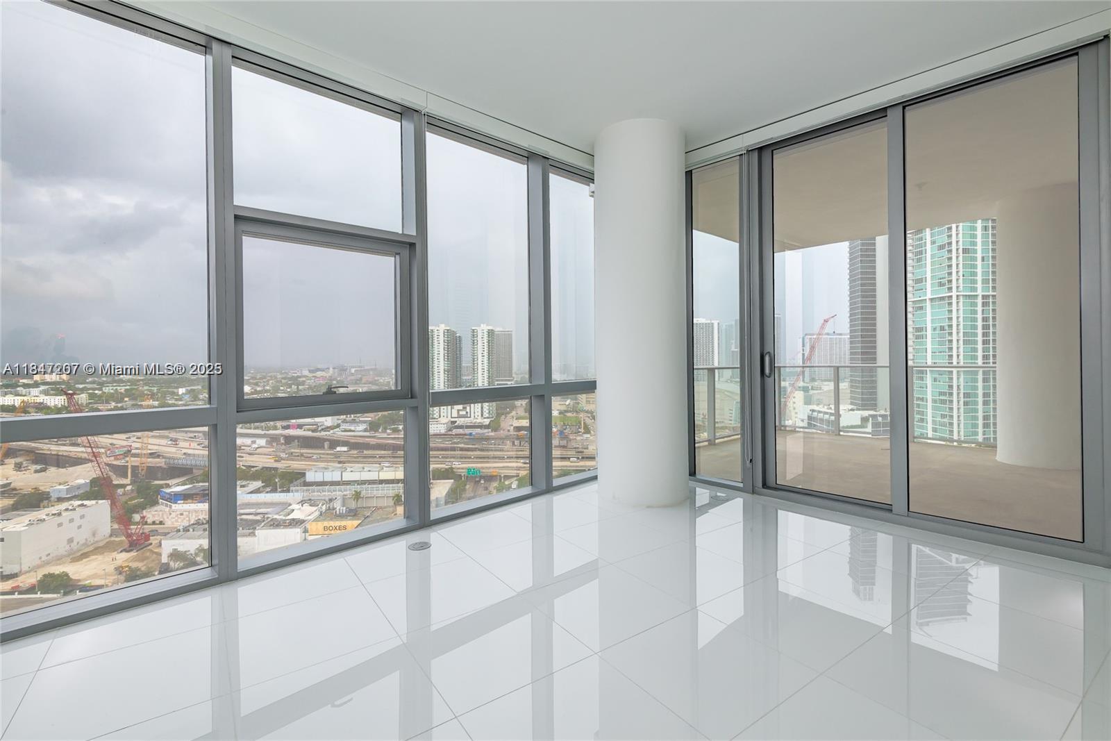 PARAMOUNT MIAMI WORLDCENT - Residential