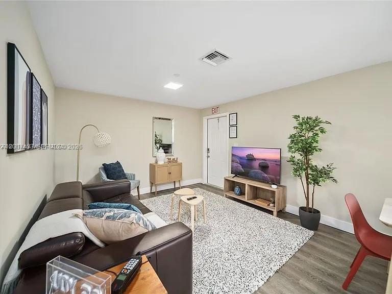 HOLLYWOOD TERRACE - Residential Income