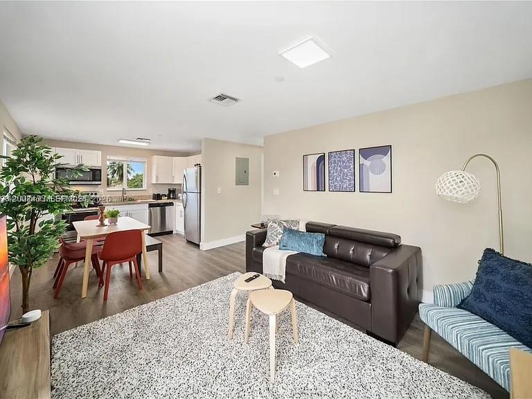 HOLLYWOOD TERRACE - Residential Income