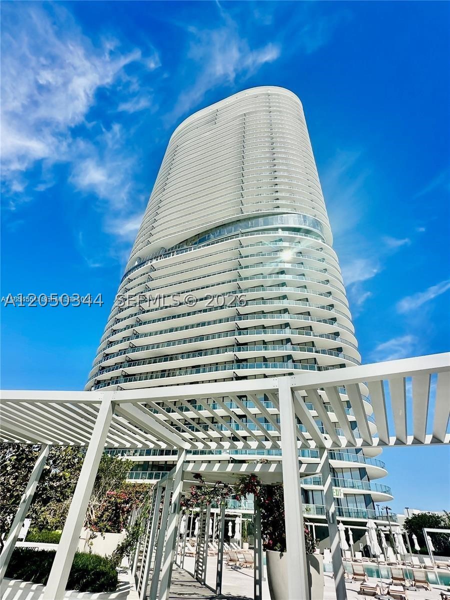 FIVE PARK - Residential Lease