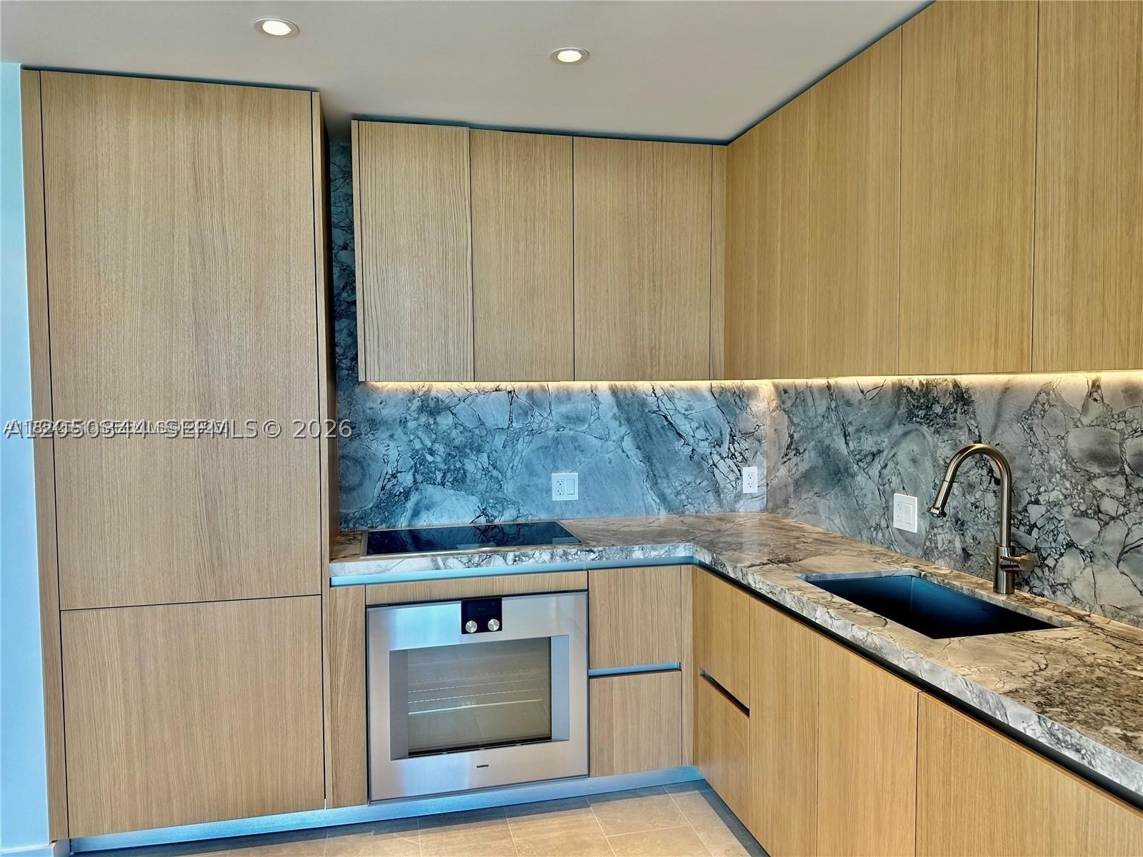 FIVE PARK - Residential Lease