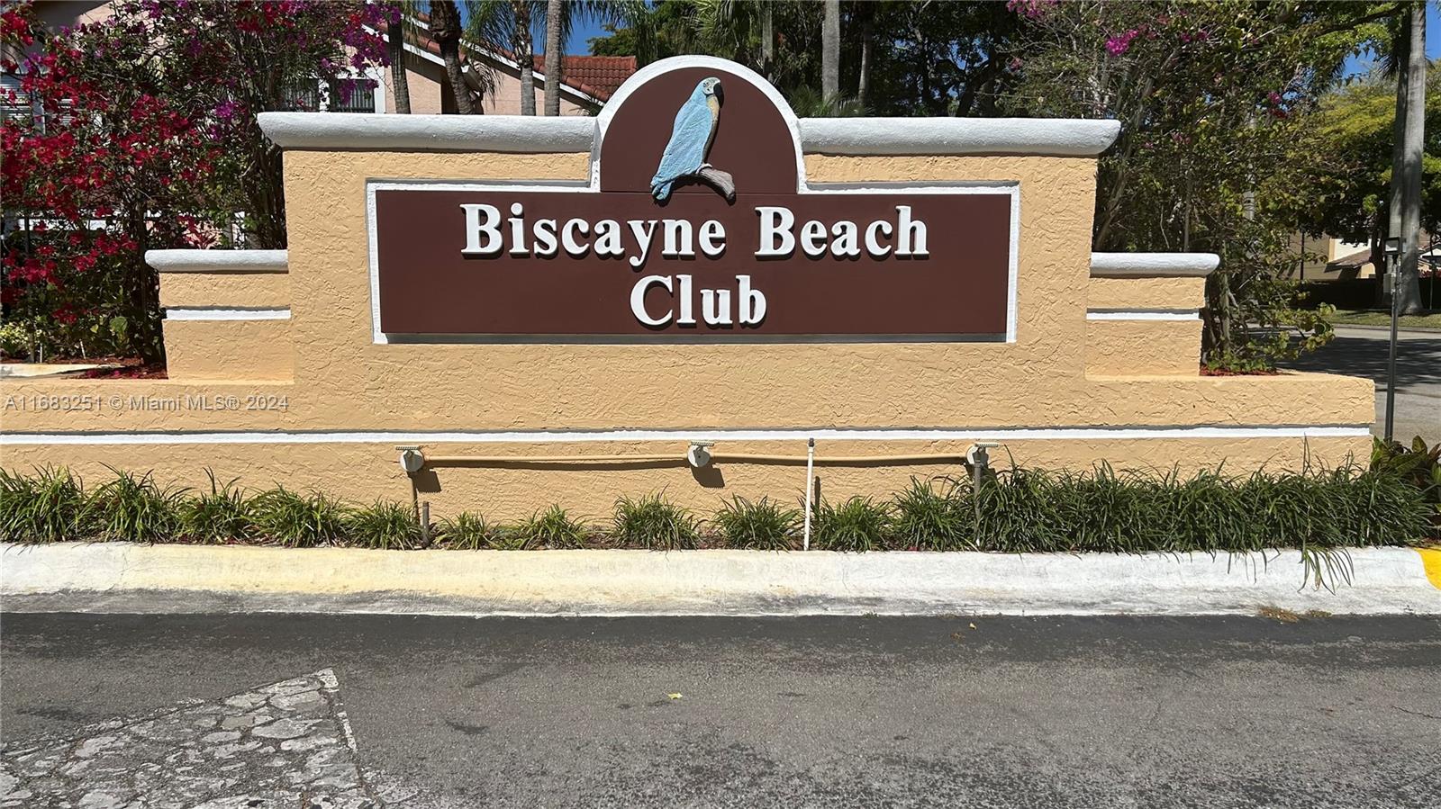 Investors….. Private Loan acceptable Spacious 1/1 in the Heart of Hammocks LOCATION LOCATION LOCATION with inside new washer and dryer. New kitchen floors, partially remodeled bathroom plus an office/den area, screened balcony and much more. Enjoy a permanent vacation lifestyle stay at Biscayne Beach Club. Close to Shopping plaza, Banks, Entertainment, Restaurants and much more. Amenities include but not limited to Tennis Court, Pool, Club House, Gym, six mile bike path. NO RENTAL RESTRICTIONS, Pets allowed up to 30 pounds. NO RESERVES.