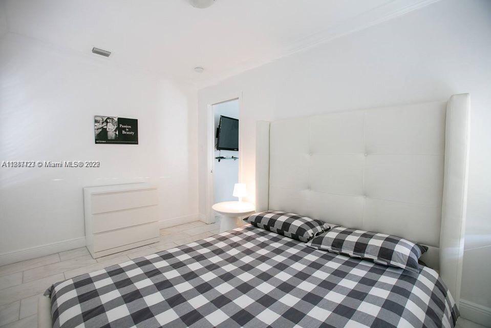 928 JEFFERSON CONDO - Residential Lease