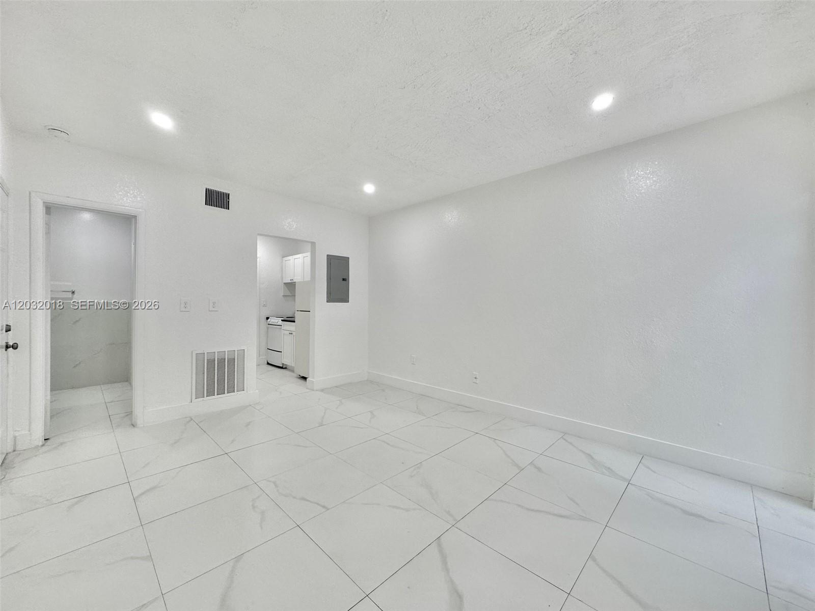 ROCKMOOR PARK TRACK - Residential Lease