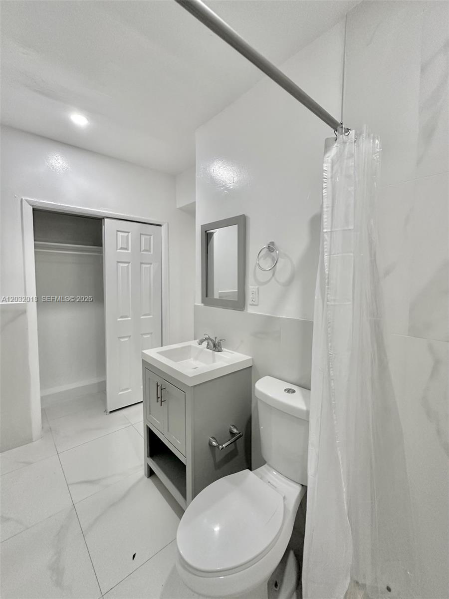 ROCKMOOR PARK TRACK - Residential Lease