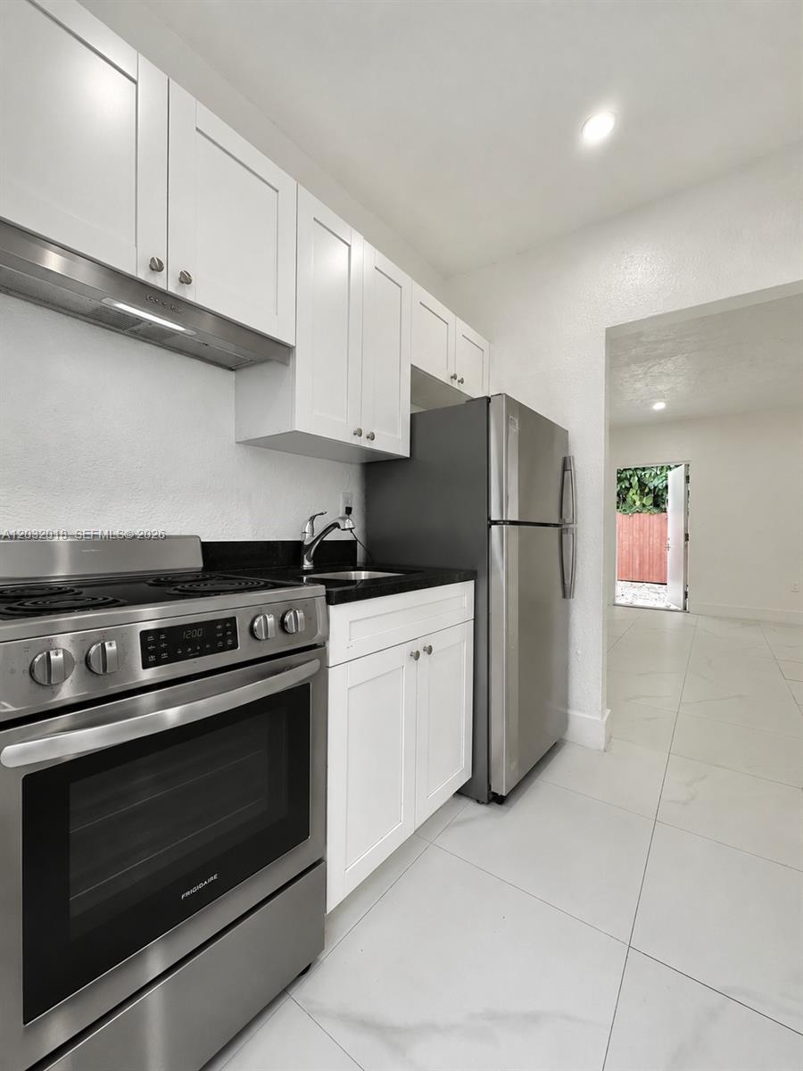 ROCKMOOR PARK TRACK - Residential Lease