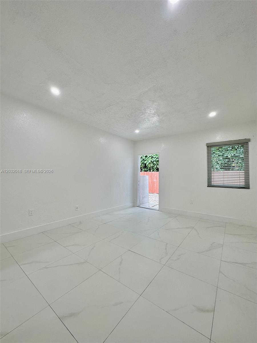 ROCKMOOR PARK TRACK - Residential Lease