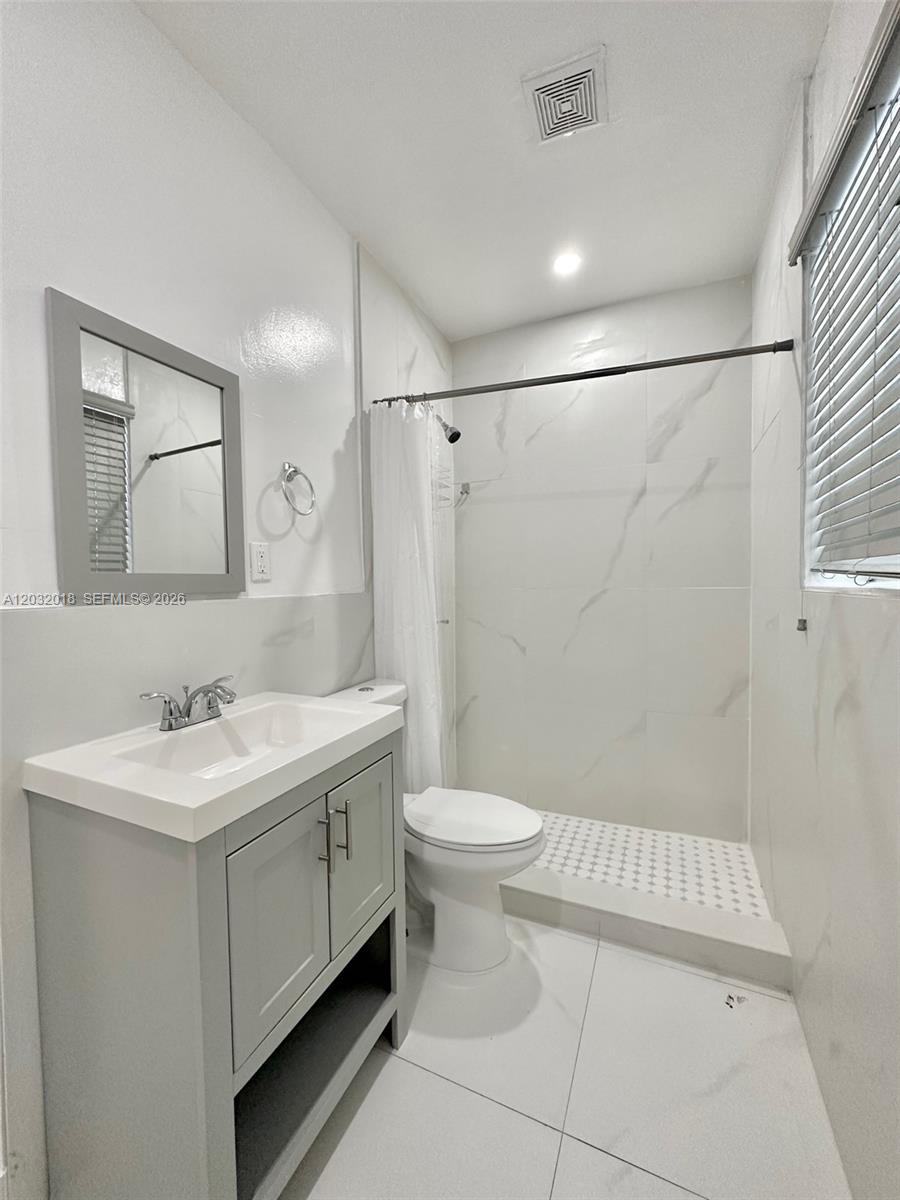 ROCKMOOR PARK TRACK - Residential Lease