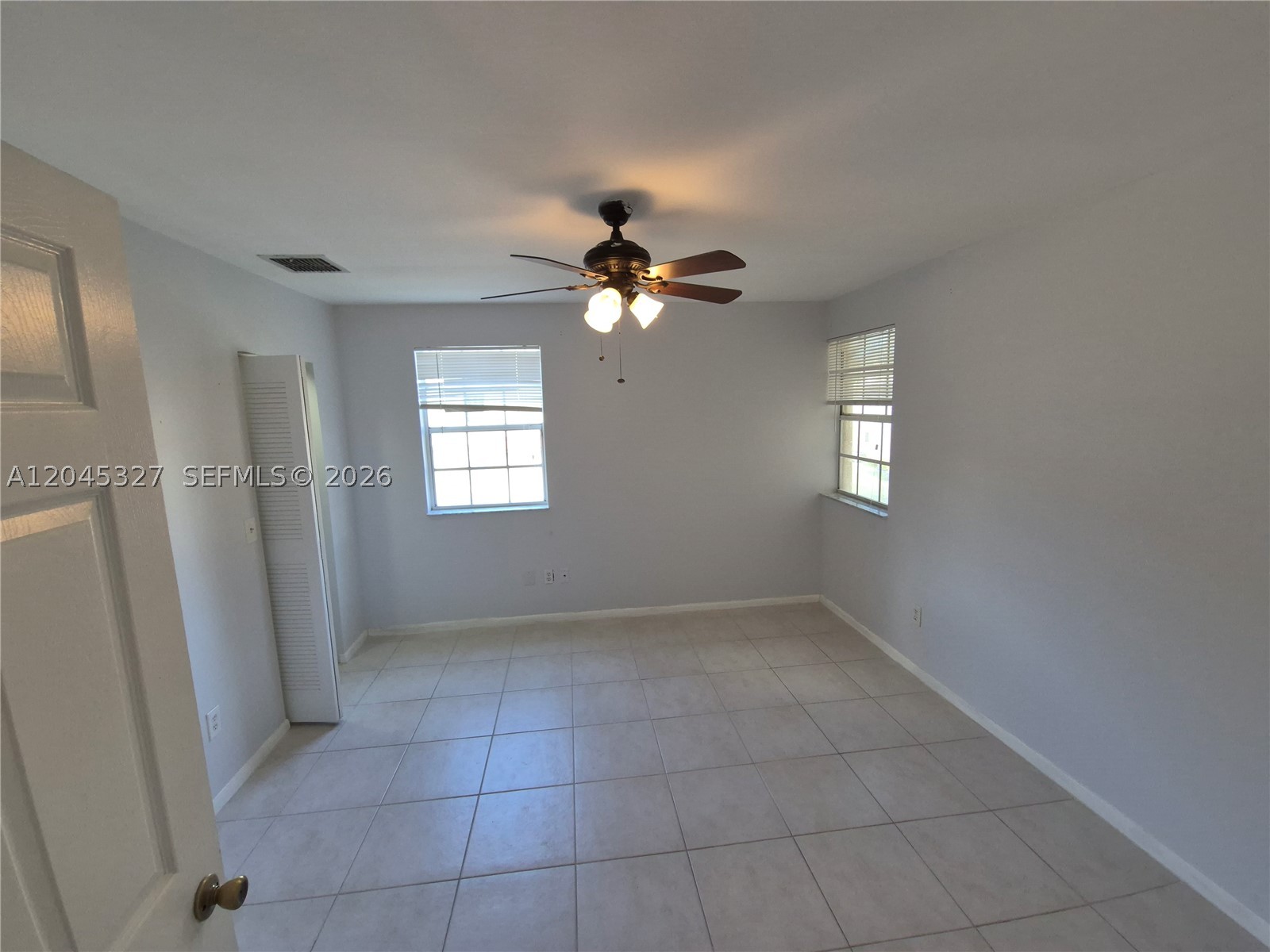 LA HACIENDA COUNTRY CLUB - Residential Lease