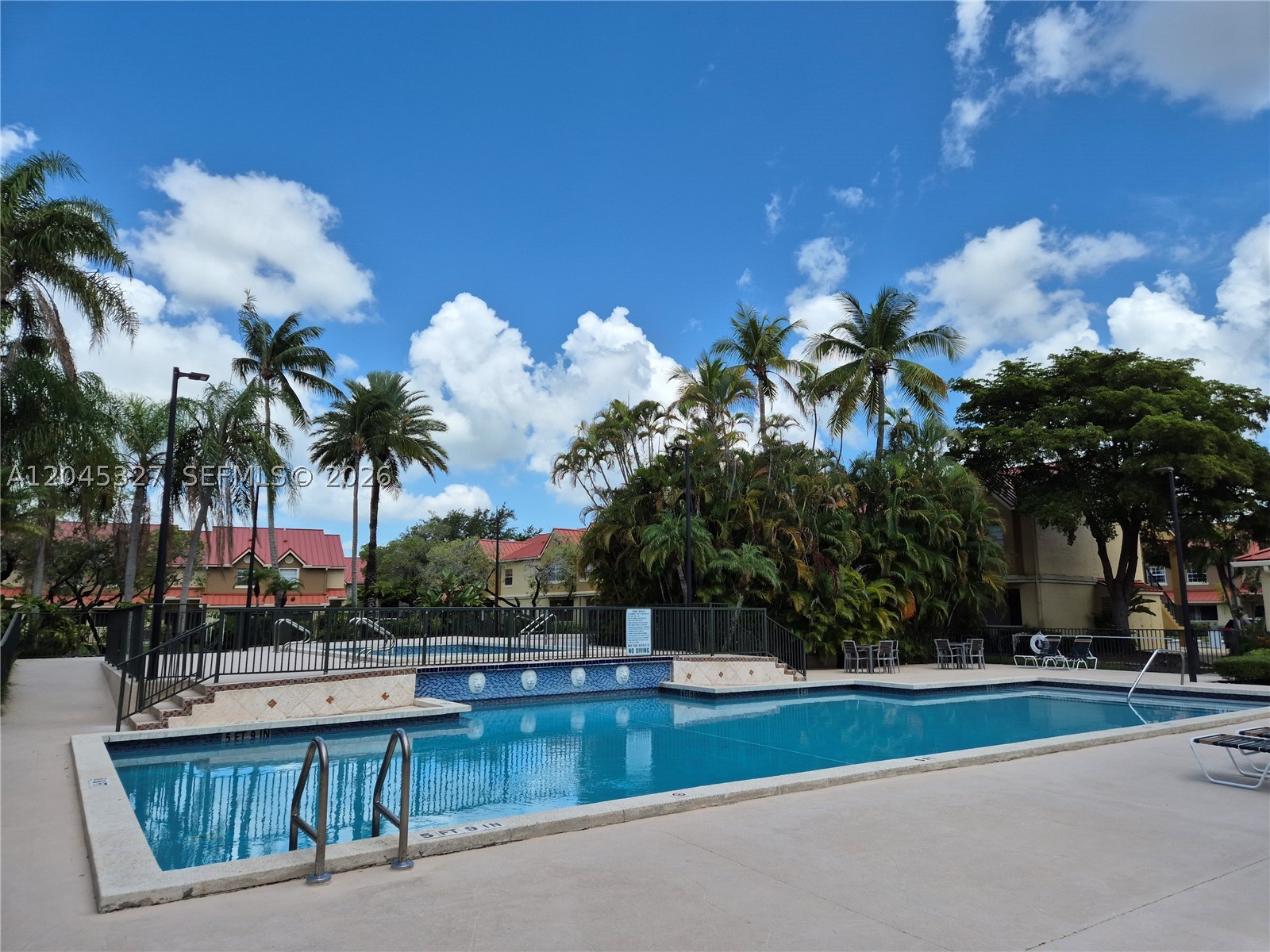 LA HACIENDA COUNTRY CLUB - Residential Lease