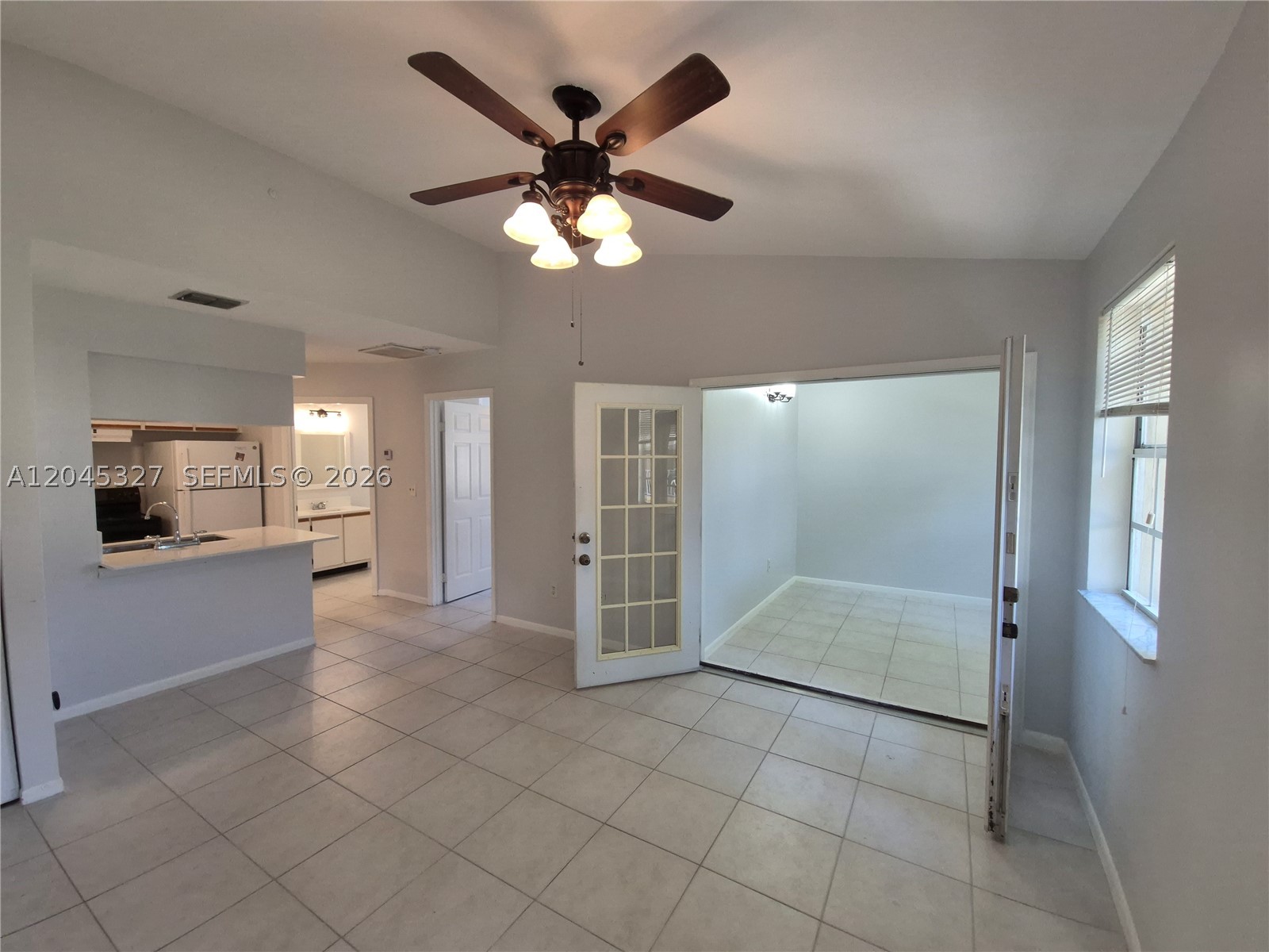LA HACIENDA COUNTRY CLUB - Residential Lease